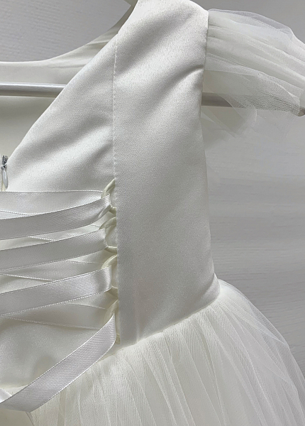 Белое пышное с воланом Милана со скидкой платьев для фотосессии и мероприятия в Омске