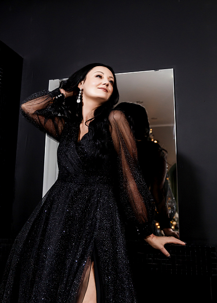 Прокат платья Черное на запах с рукавами Саманта Блеск для фотосессии и мероприятия в Омске