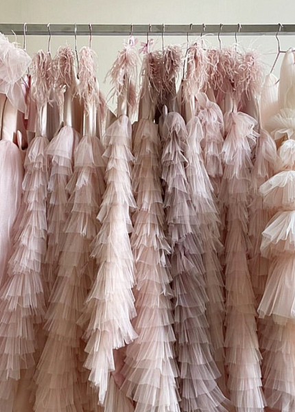 Прокат платья Розовое пышное ярусное платье Безе для фотосессии и мероприятия в Омске