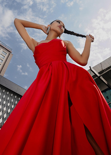 Прокат платья Красное миди на бретельках Дженни для фотосессии и мероприятия в Омске